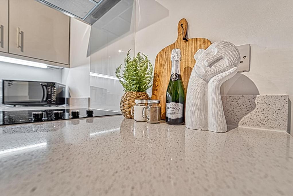 Guest Homes - Watledge House Apartment Тьюксбери Экстерьер фото