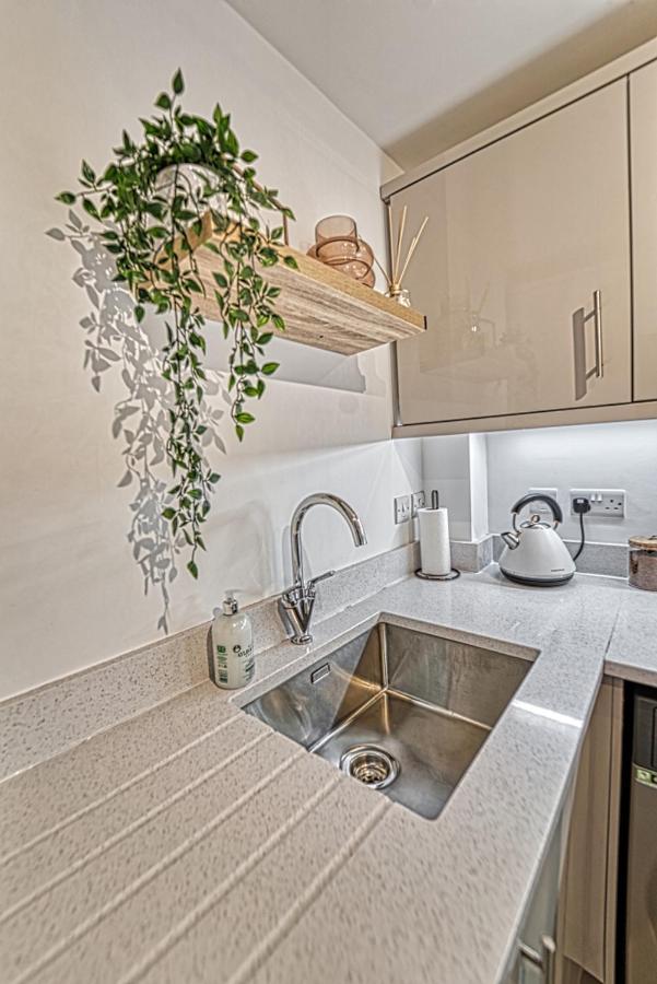 Guest Homes - Watledge House Apartment Тьюксбери Экстерьер фото