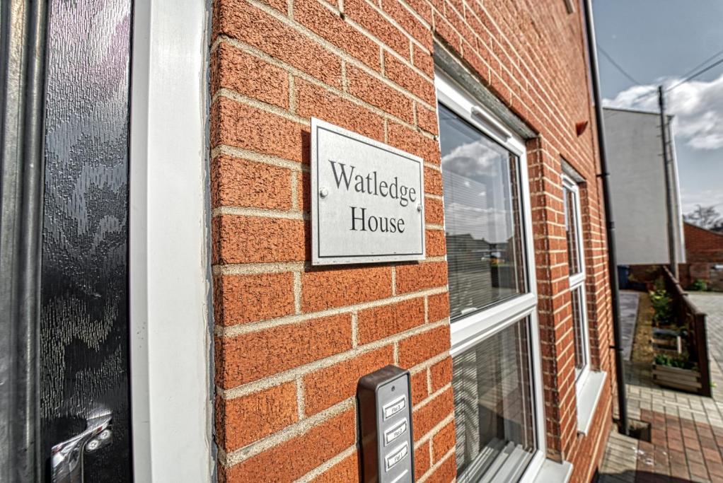 Guest Homes - Watledge House Apartment Тьюксбери Экстерьер фото